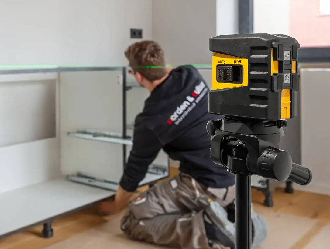 Stabila LAX 60 G Cross Line Laser Kit in use 1