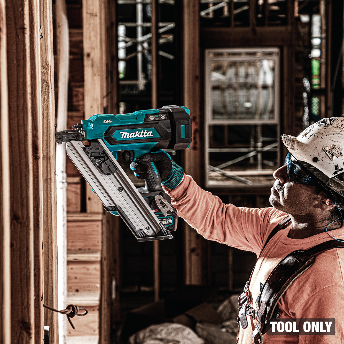 Makita GNB01Z 40V Max XGT Brushless 30-Degree Clipped Head Framing Nailer jobsite use