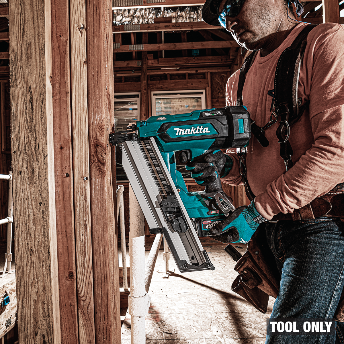 Makita GNB02Z 40V Max XGT Brushless 21-Degree Full Round Head Framing Nailer in use