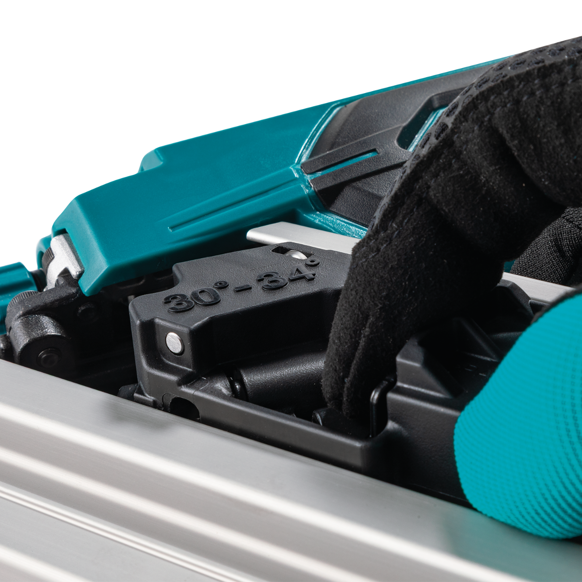 Makita GNB01Z 40V Max XGT Brushless 30-Degree Clipped Head Framing Nailer nail rack lock load