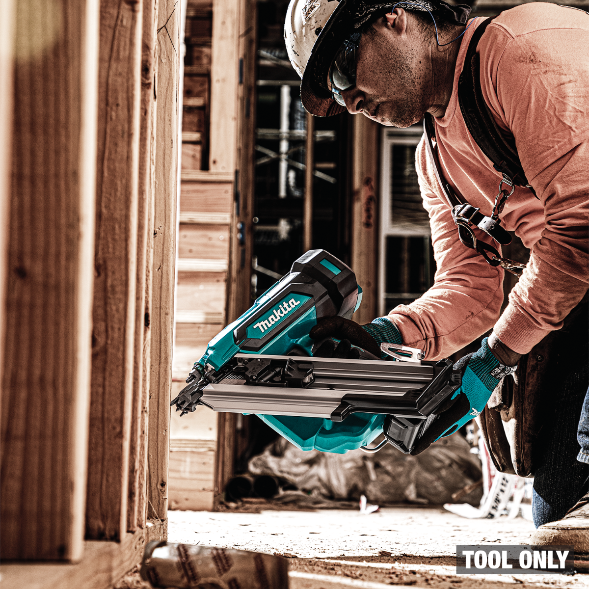 Makita GNB01Z 40V Max XGT Brushless 30-Degree Clipped Head Framing Nailer professional contractor
