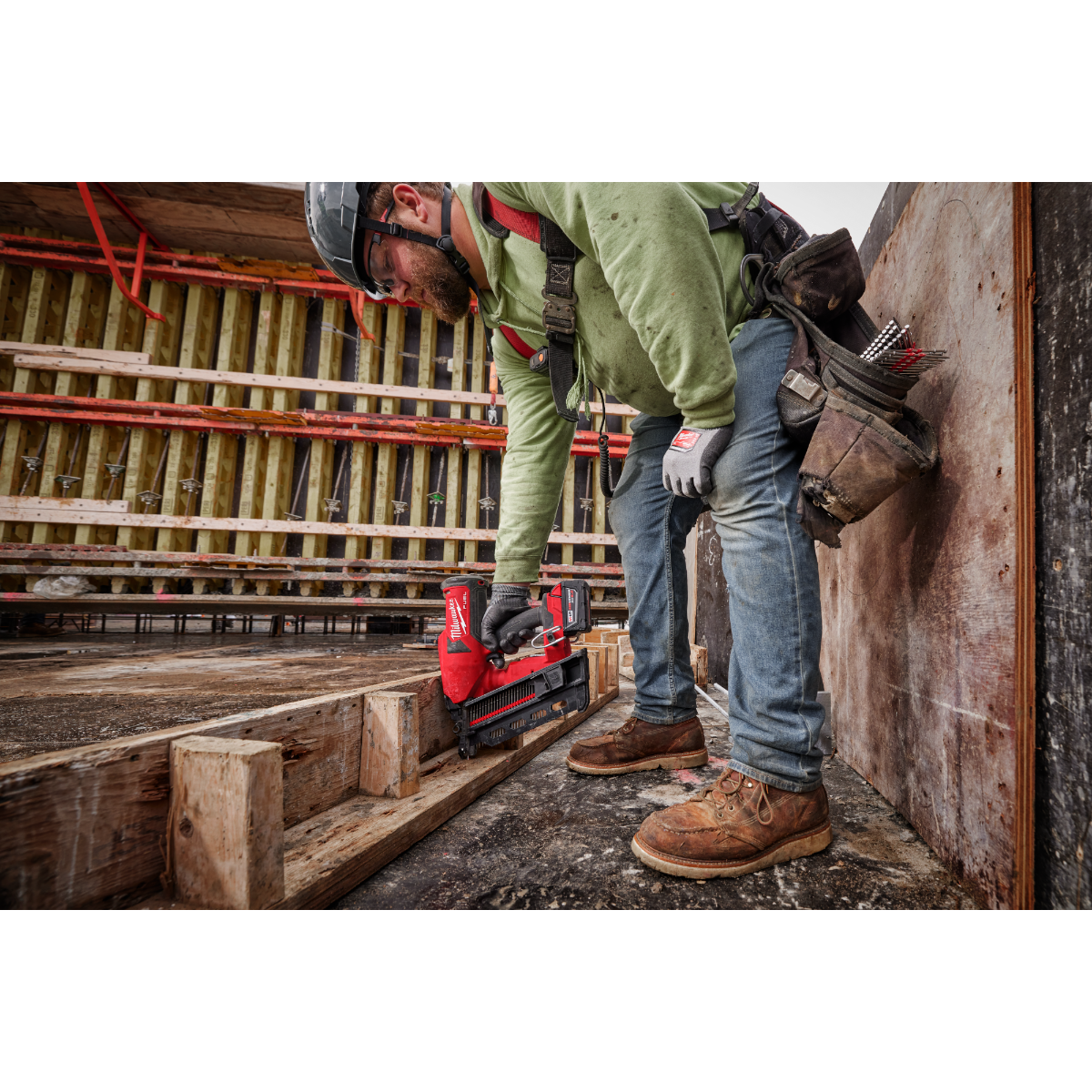 Milwaukee 2844-21 M18 Fuel Duplex Nailer Kit professional contractor