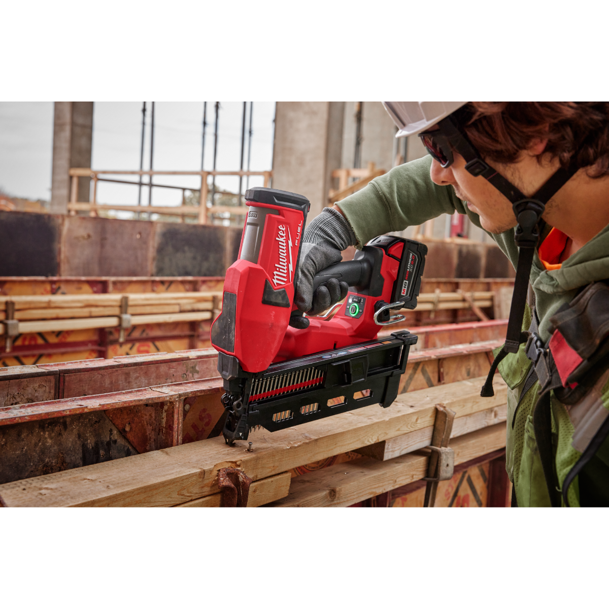 Milwaukee 2844-21 M18 Fuel Duplex Nailer Kit jobsite framing