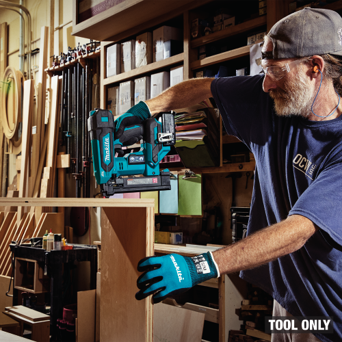 Makita XTS02Z 18V LXT Brushless 18 Gauge Narrow Crown Stapler in use 4