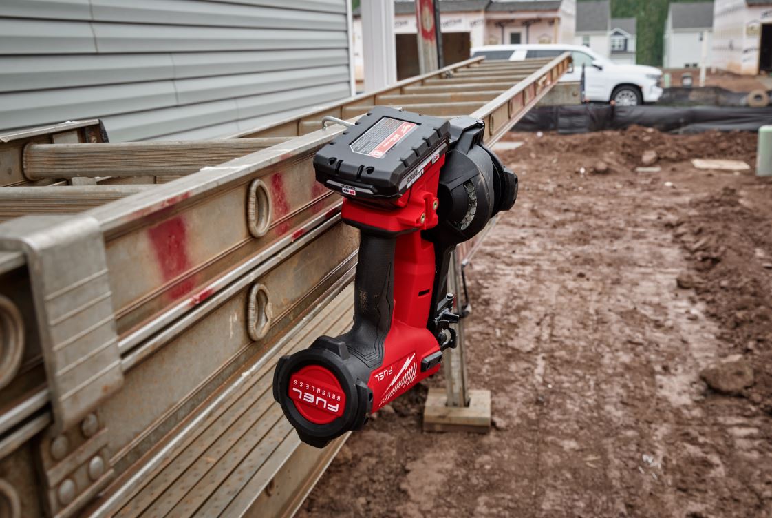 Milwaukee 2909-20 M18 Fuel Coil Roofing Nailer with pivoting belt / scaffolding hook