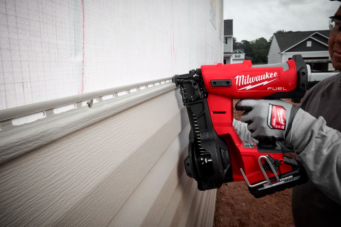 Milwaukee 2909-20 M18 Fuel Coil Roofing Nailer roofing & vinyl siding versatility