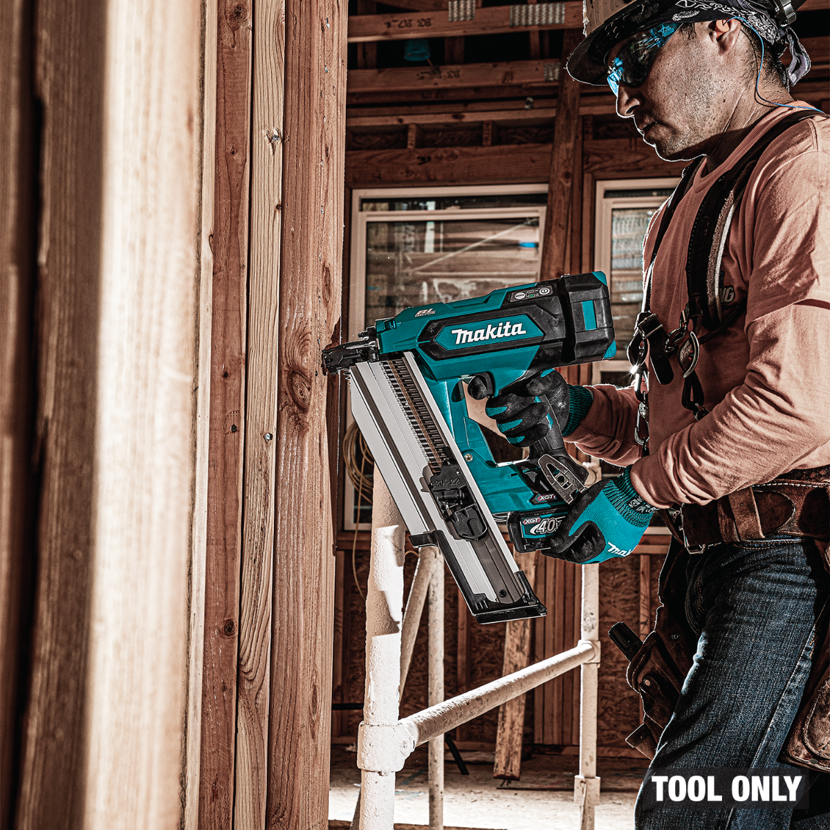 Makita GNB02Z 40V Max XGT Brushless 21-Degree Full Round Head Framing Nailer professional use