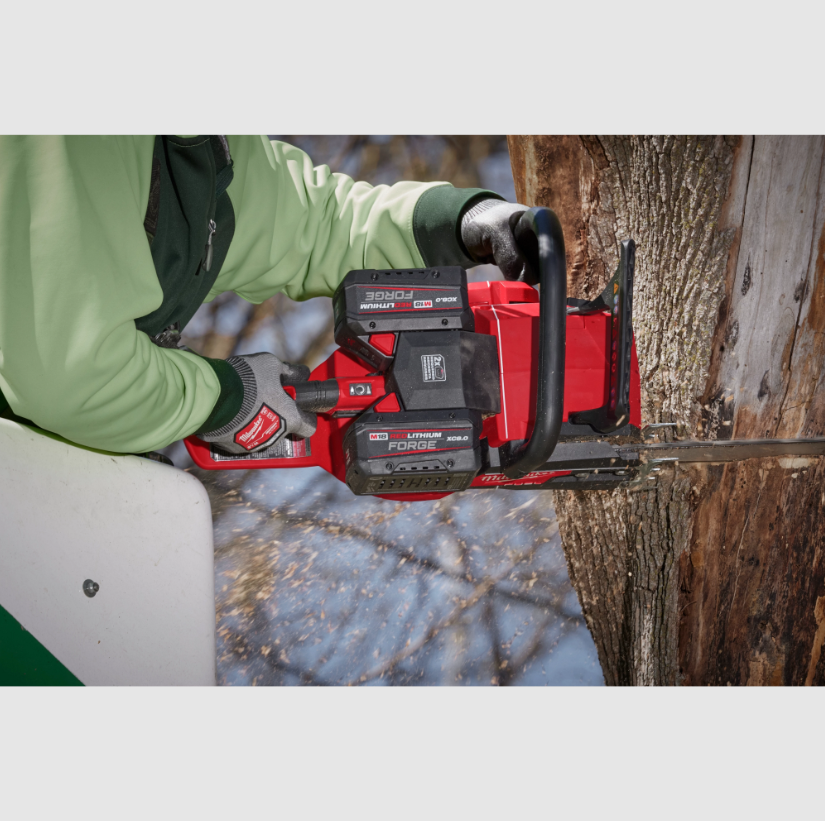 Milwaukee 48-11-1881 M18 REDLITHIUM FORGE XC8.0 Battery Pack in use