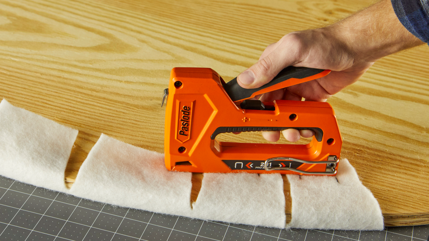 Paslode 516100 2-IN-1 Pro Manual Stapler in use