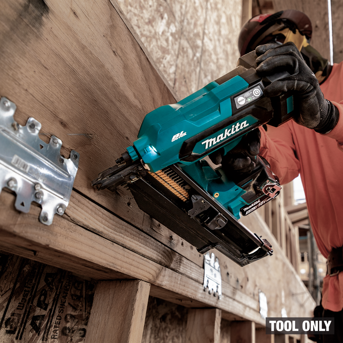 Makita XNB03Z 18V LXT Brushless 21-Degree Full Round Head Framing Nailer in use 3