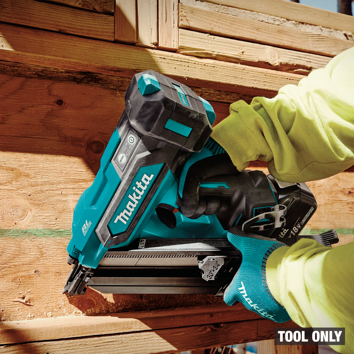 Makita XNB07Z 18V LXT Brushless 30-Degree Clipped Head Framing Nailer in use 1