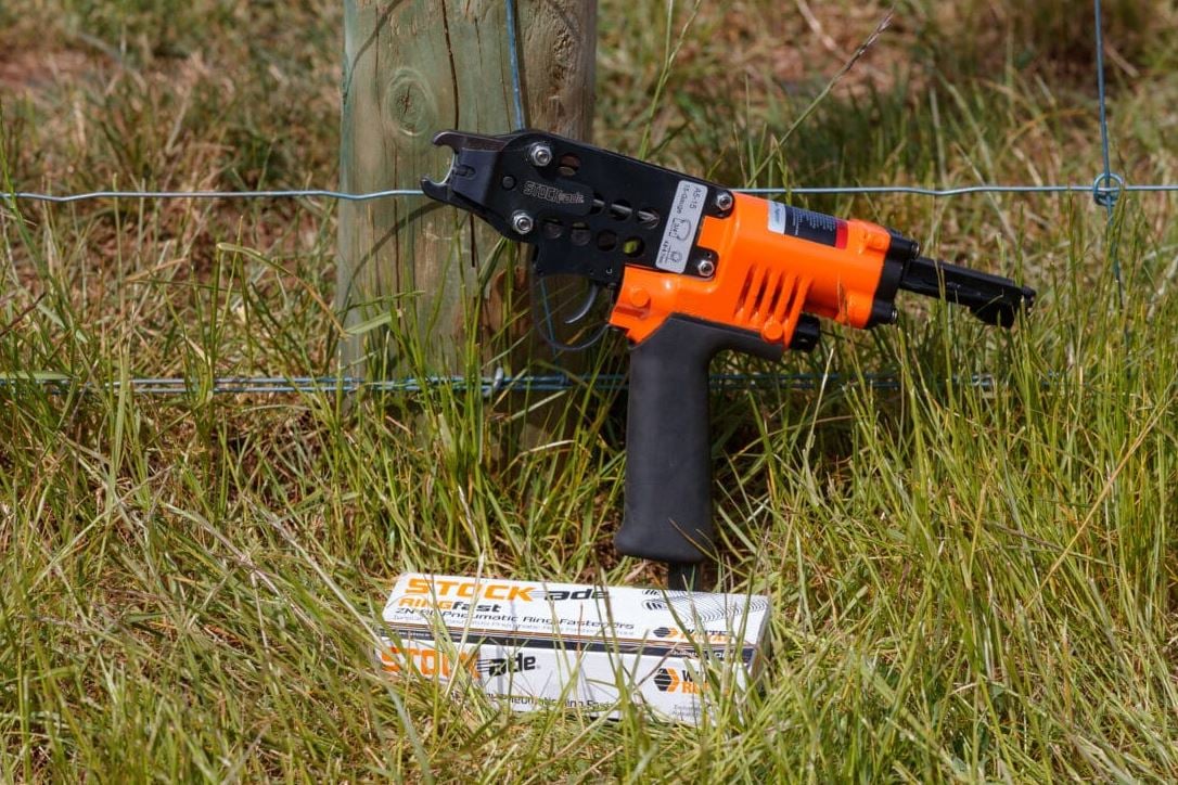 STOCKade 15 Gauge Zn-Al Ringfast Clips with A515 tool