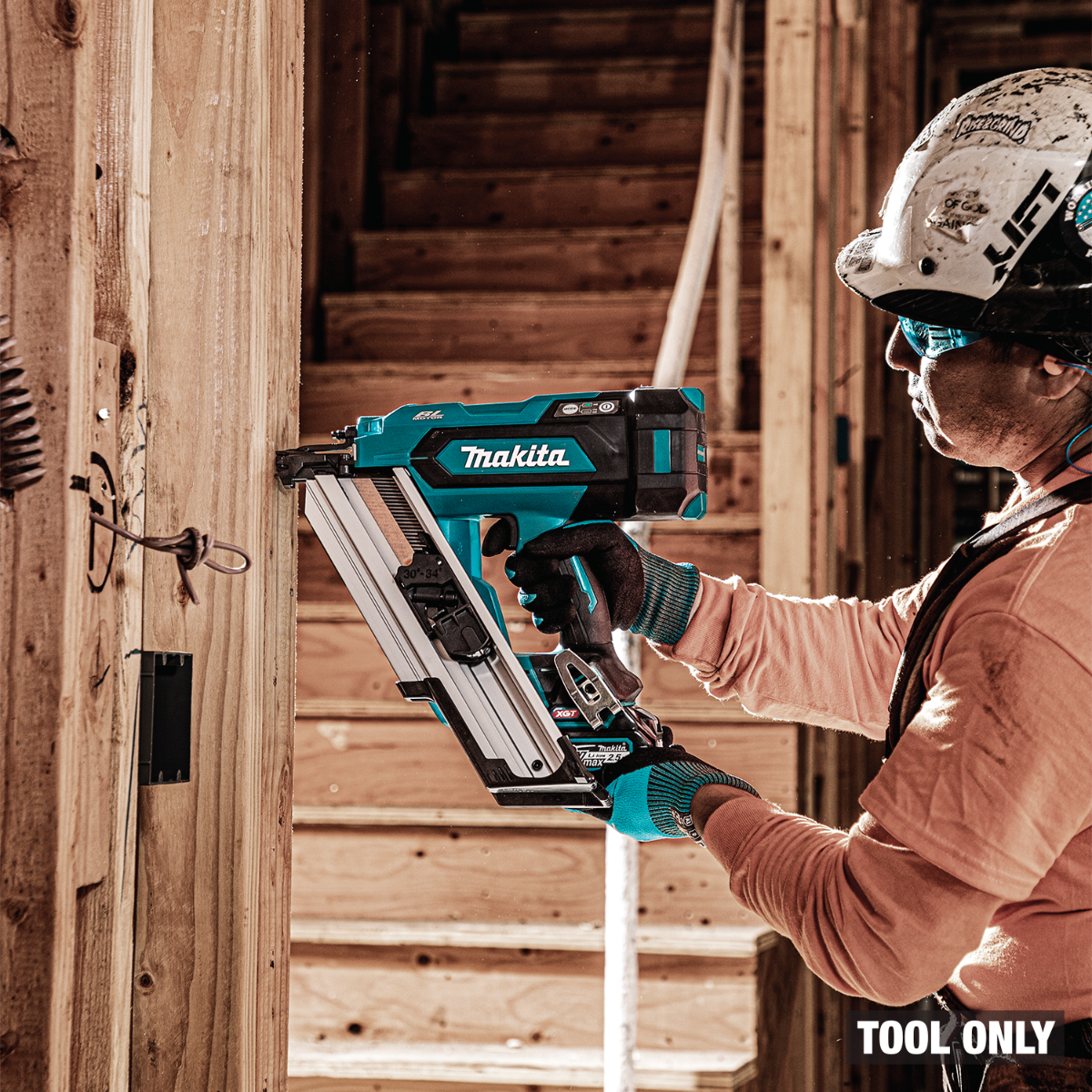 Makita GNB01Z 40V Max XGT Brushless 30-Degree Clipped Head Framing Nailer jobsite