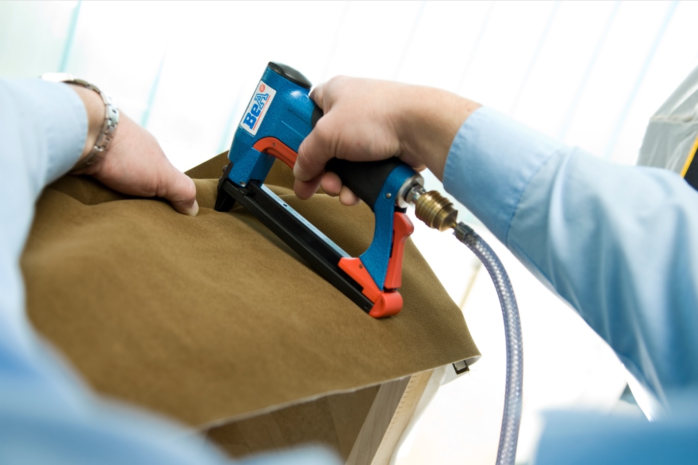 BeA 71/16-421 22 Gauge Upholstery Stapler Action