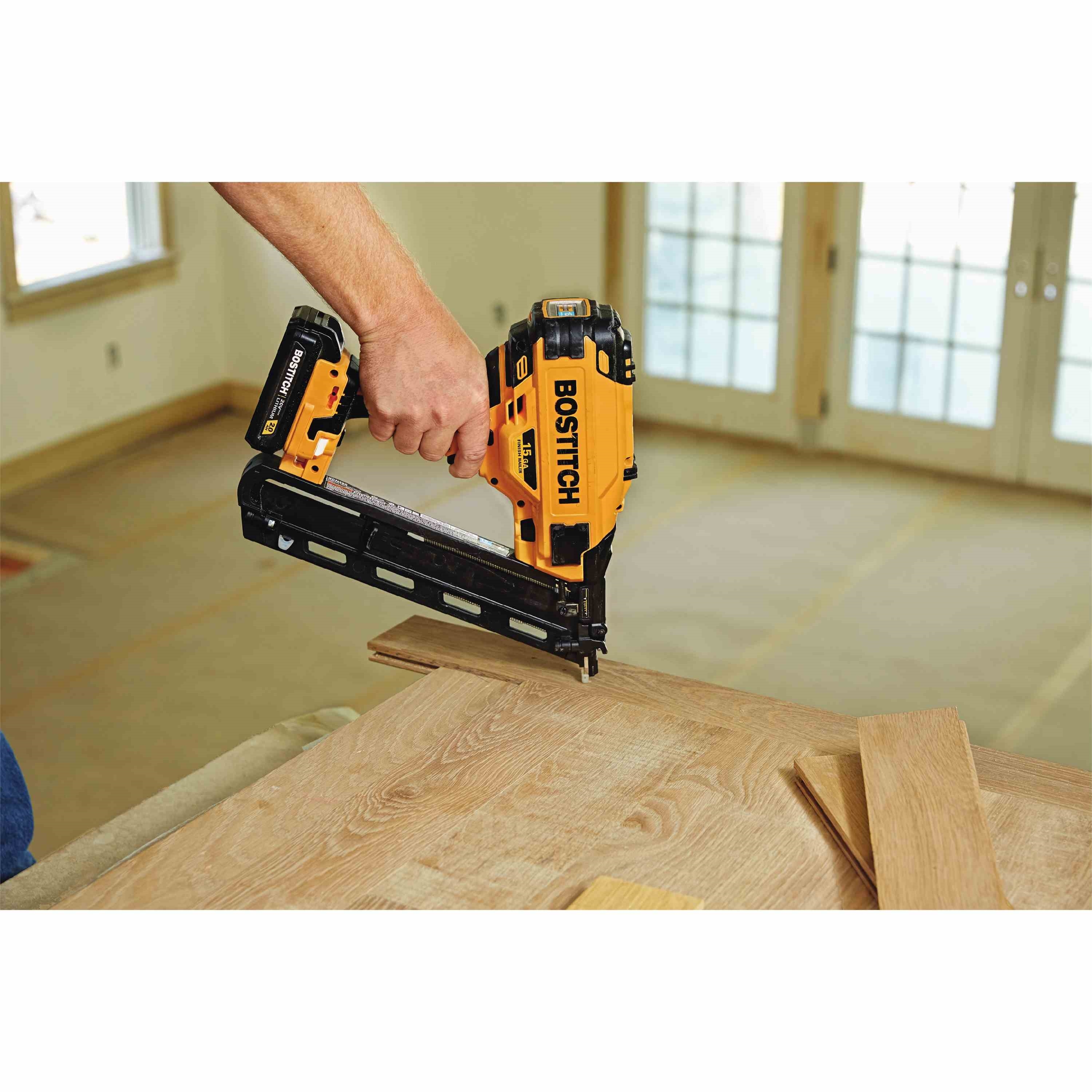 Bostitch BCN650D1 15 Gauge FN Angled Finish Nailer Kit