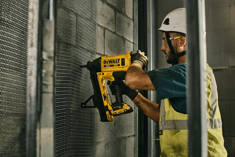 DeWalt 20V MAX Trak-It C6 Cordless Gas Concrete Nailer Kit DGN845D1 contractor on jobsite