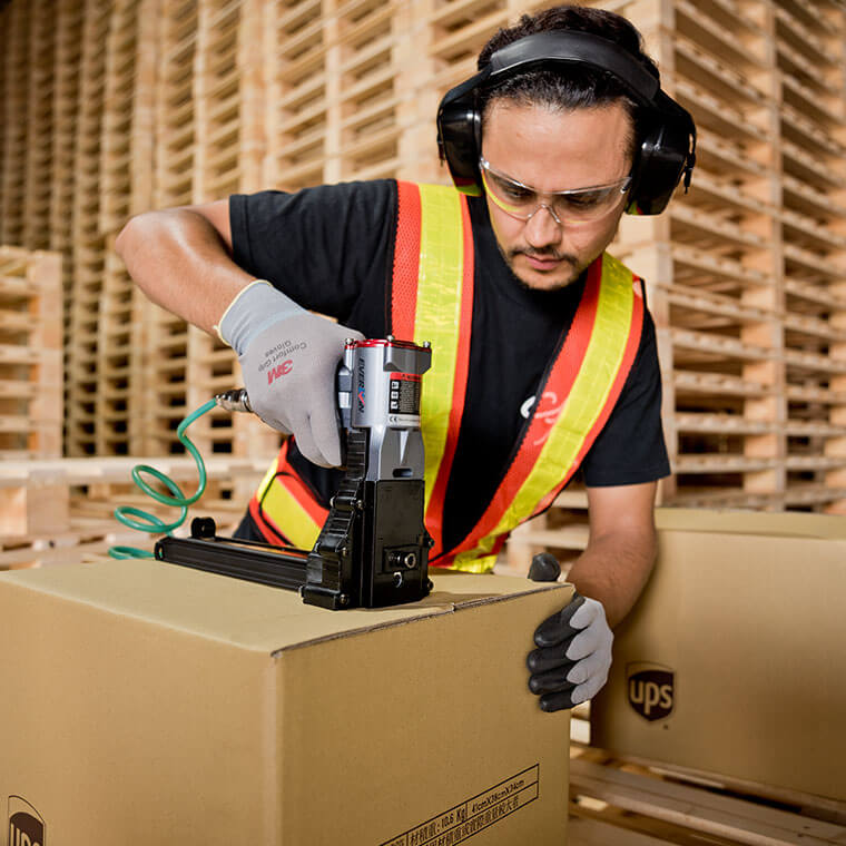Everwin CCA-19-9040 Industrial Strip Carton Closing Stapler in use