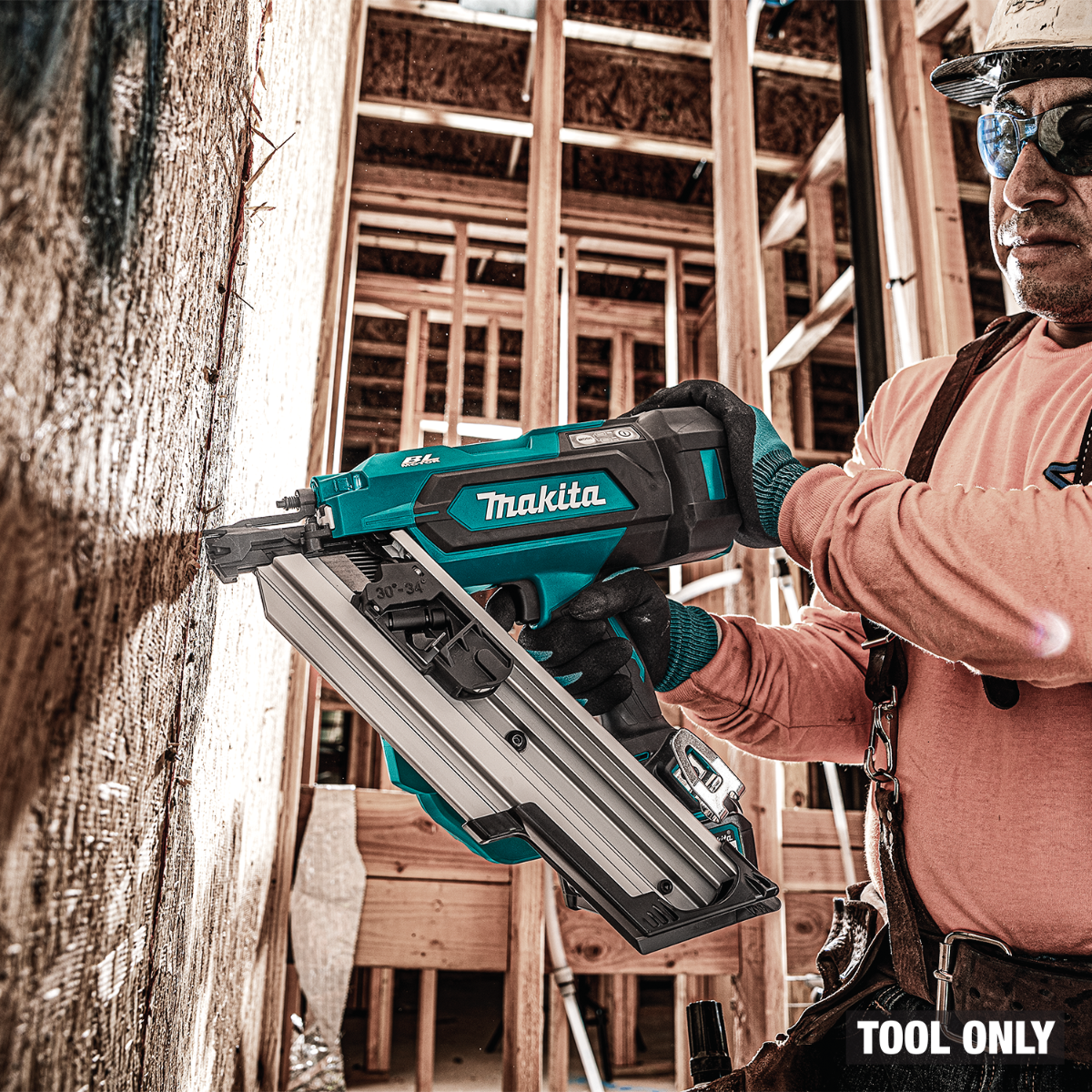 Makita GNB01Z 40V Max XGT Brushless 30-Degree Clipped Head Framing Nailer in use 1