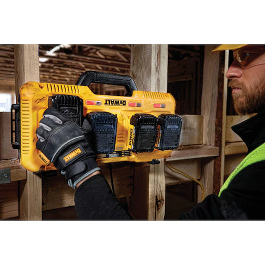 Dewalt DCB104 12V/20V MAX FLEXVOLT Fan Cooled Multi-Port Fast Charger jobsite