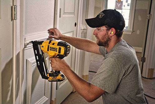 Dewalt 20V 16 Ga. Cordless Angled Finish Nailer Trim