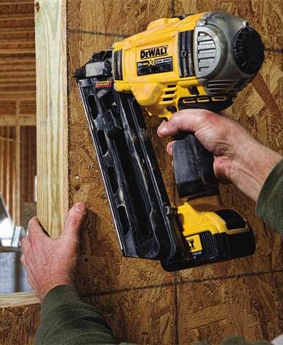 Dewalt DCN692M1 for Wall Sheathing
