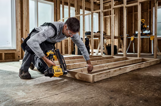 Dewalt DCN920B 20V MAX Cordless 21-Degree Framing Nailer jobsite