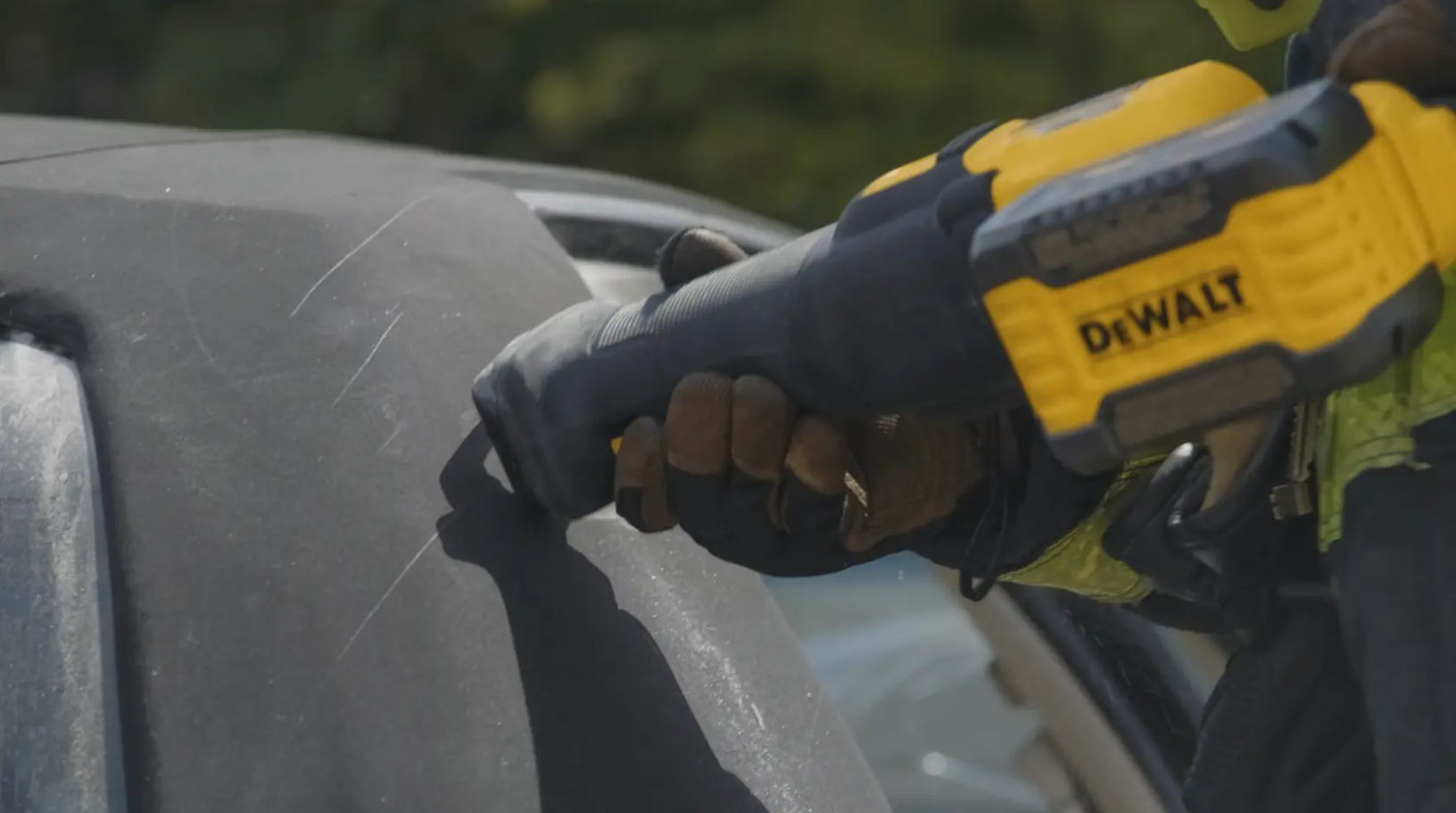 Dewalt DCS389B FLEXVOLT 60V MAX Brushless Cordless Reciprocating Saw, Bare Tool application
