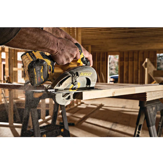Dewalt DCS578X2 FLEXVOLT 60V MAX 7-1/4" Circular Saw w/ Electronic Brake Kit professional use