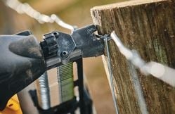 Dewalt dcfs950b 9-Gauge Fence Stapler Using