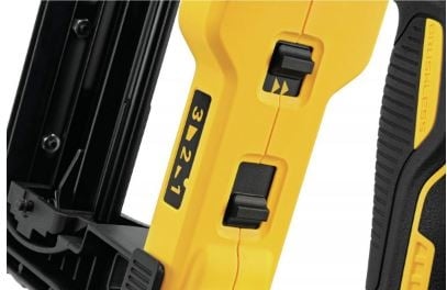 Dewalt dcfs950b 9-Gauge Fence Stapler Close