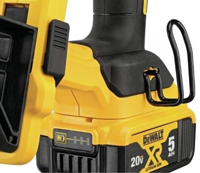 Dewalt DCFS950P2 9-Gauge Fence Stapler Close