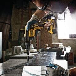 Dewalt DCF622M2 Cordless Adjustable Torque Screw Gun Kit Using