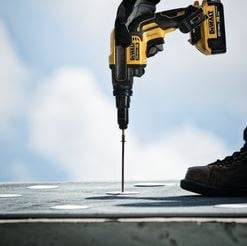 Dewalt DCF622B Versa-Clutch Cordless Adjustable Torque Screw Gun Using