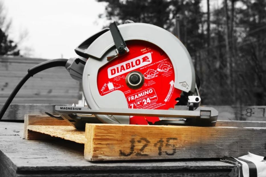 Diablo D0724A 7-1/4" 24T Framing Blade with Tracking Point Using
