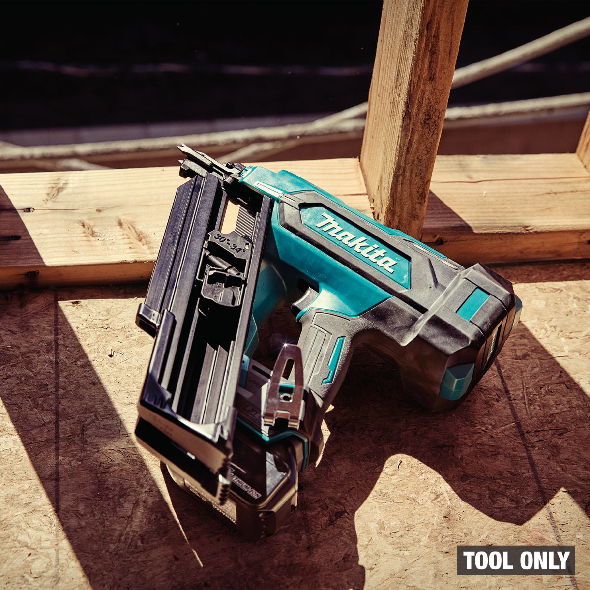 Makita XNB07Z 18V LXT Brushless 30-Degree Clipped Head Framing Nailer jobsite