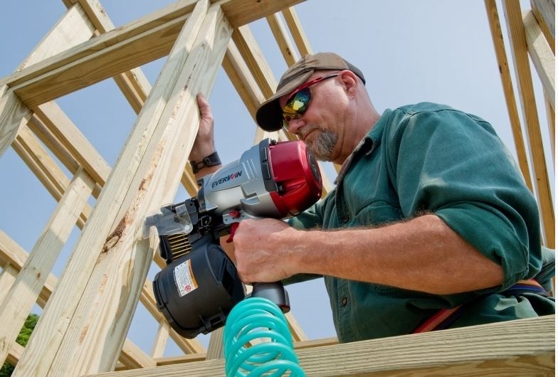 Everwin FCN90 Coil Nailer Using