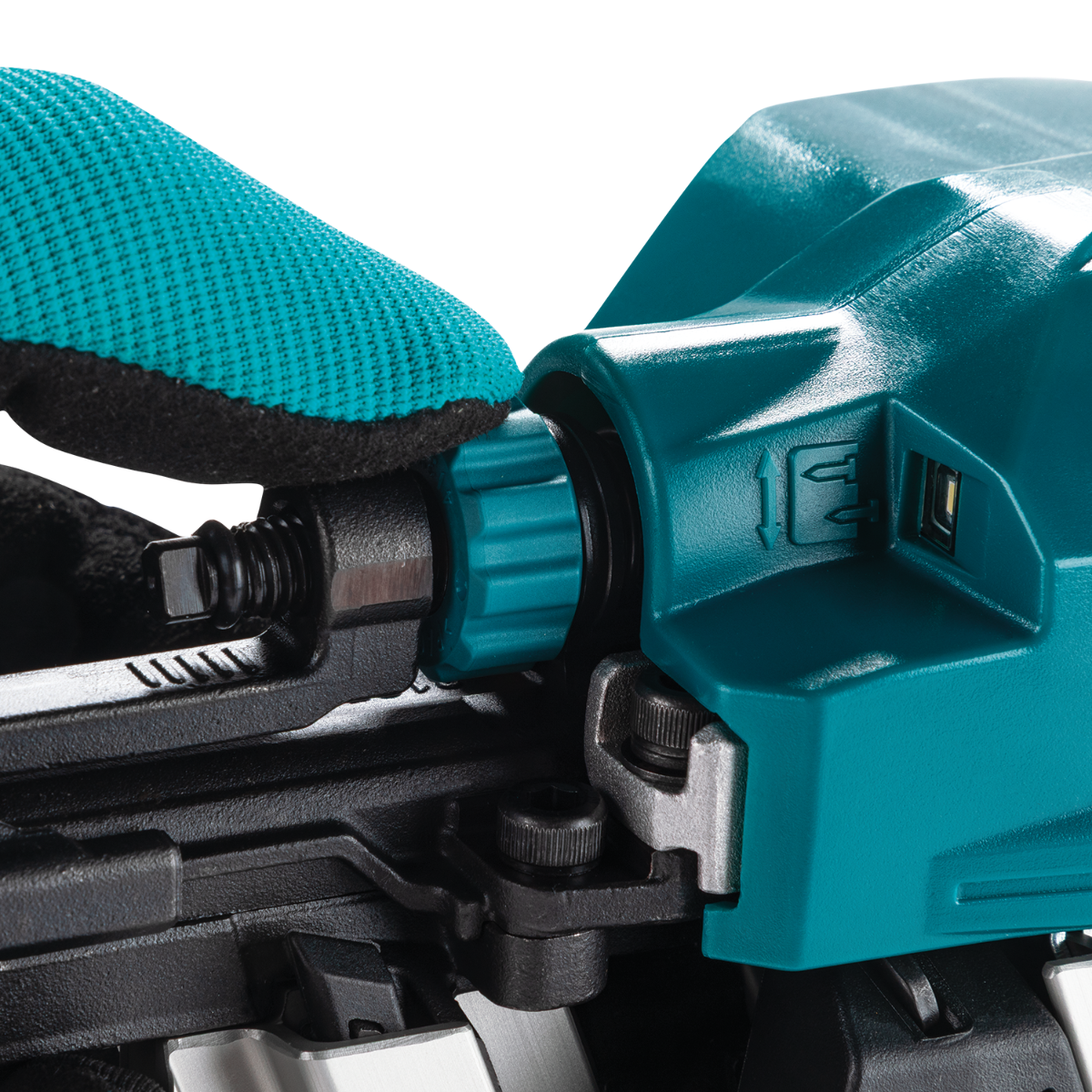 Makita GNB01Z 40V Max XGT Brushless 30-Degree Clipped Head Framing Nailer depth adjustment