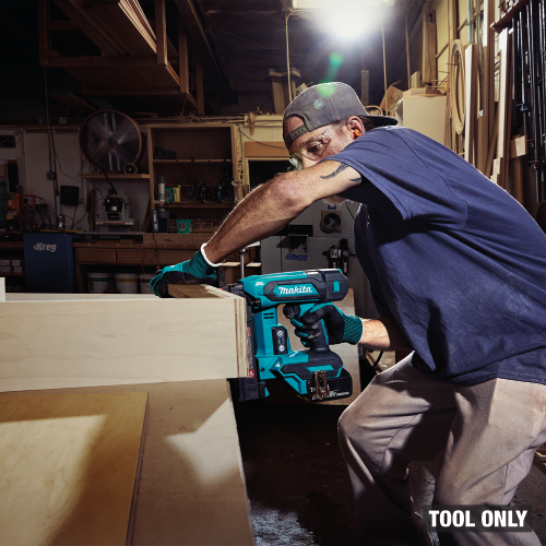 Makita XTS02Z 18V LXT Brushless 18 Gauge Narrow Crown Stapler in use 2