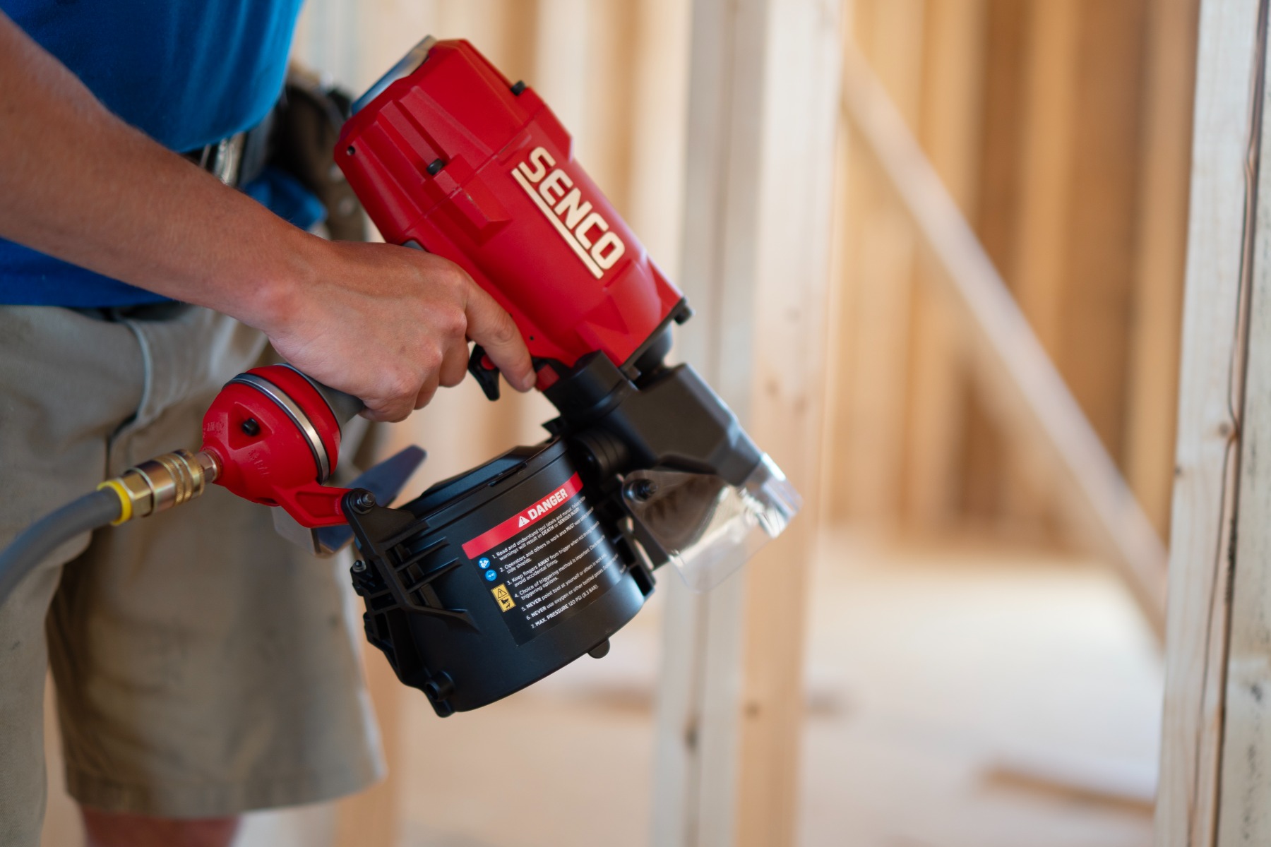 Senco FN71T1 Pneumatic 15 Degree Coil Framing Nailer in use