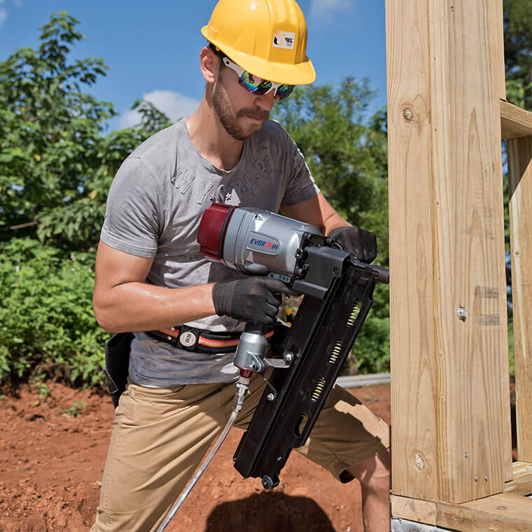 Everwin FSN130B Plastic Collated Jumbo Nailer in use