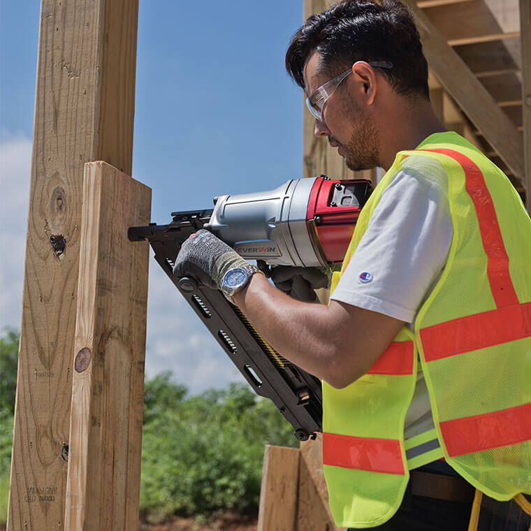 Everwin FSN130B Plastic Collated Jumbo Nailer jobsite