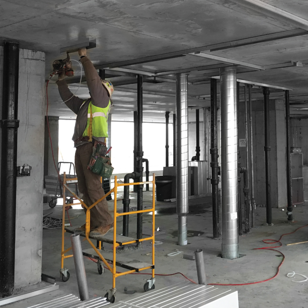 MAX HN25C PowerLite High Pressure Concrete Pinner jobsite