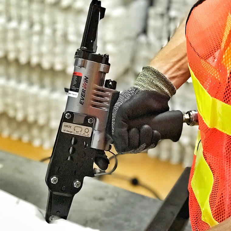 Everwin HR7 15 Gauge Pneumatic Hog Ringer Plier professional use
