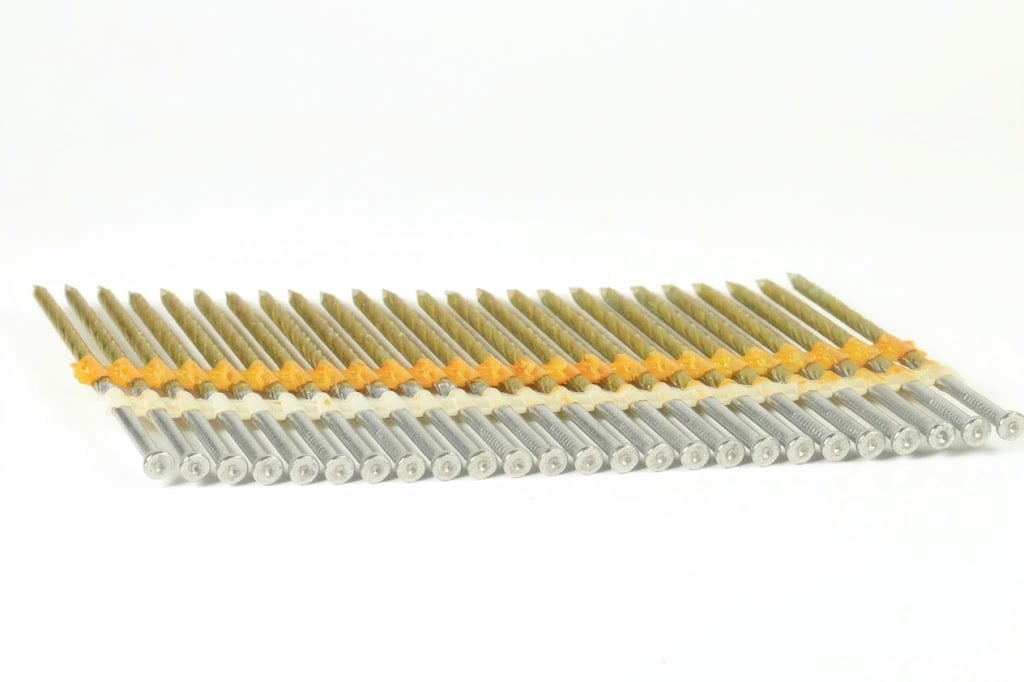 JASS12D131SSC 3-1/4" x .131 Screw Shank 304 Stainless Steel 21 degree plastic strip casing nail
