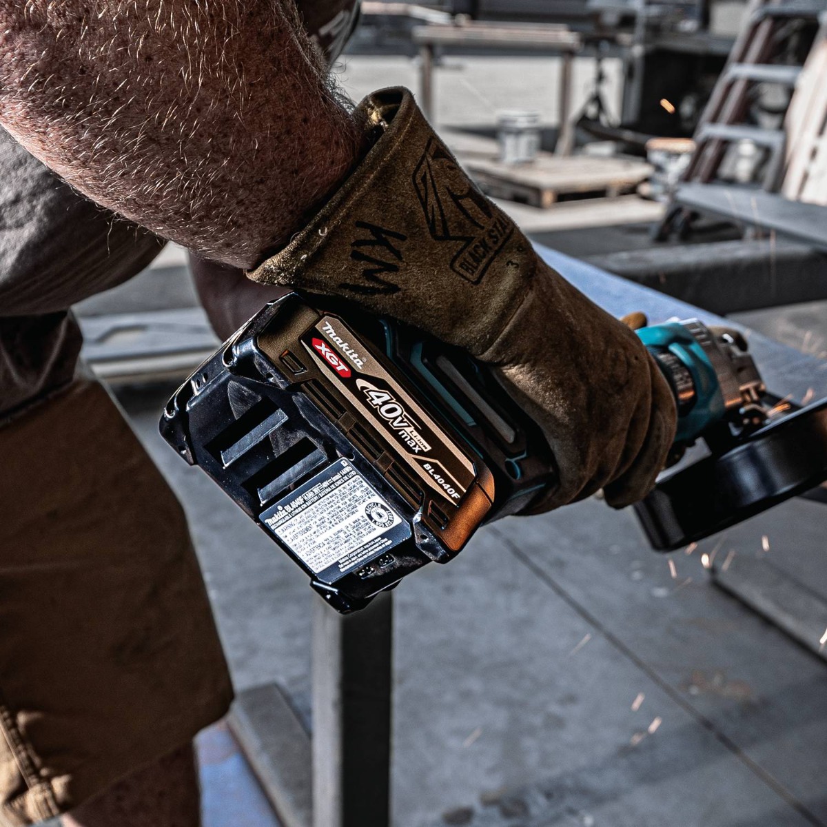Makita BL4040F 40V MAX XGT 4.0 Ah High Power Li-Ion Battery in use 3