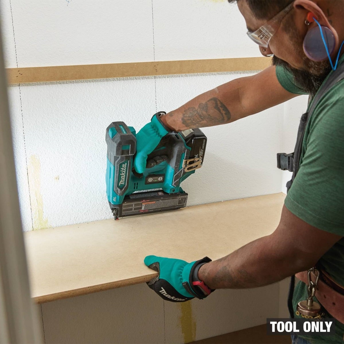Makita XNB04Z 18V LXT Brushless 18 Gauge Brad Nailer in use 3