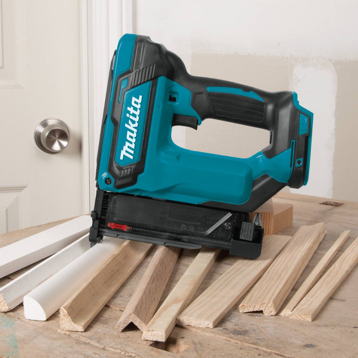 Makita XTP02Z 18V LXT Cordless 23 Gauge Pin Nailer beauty shot