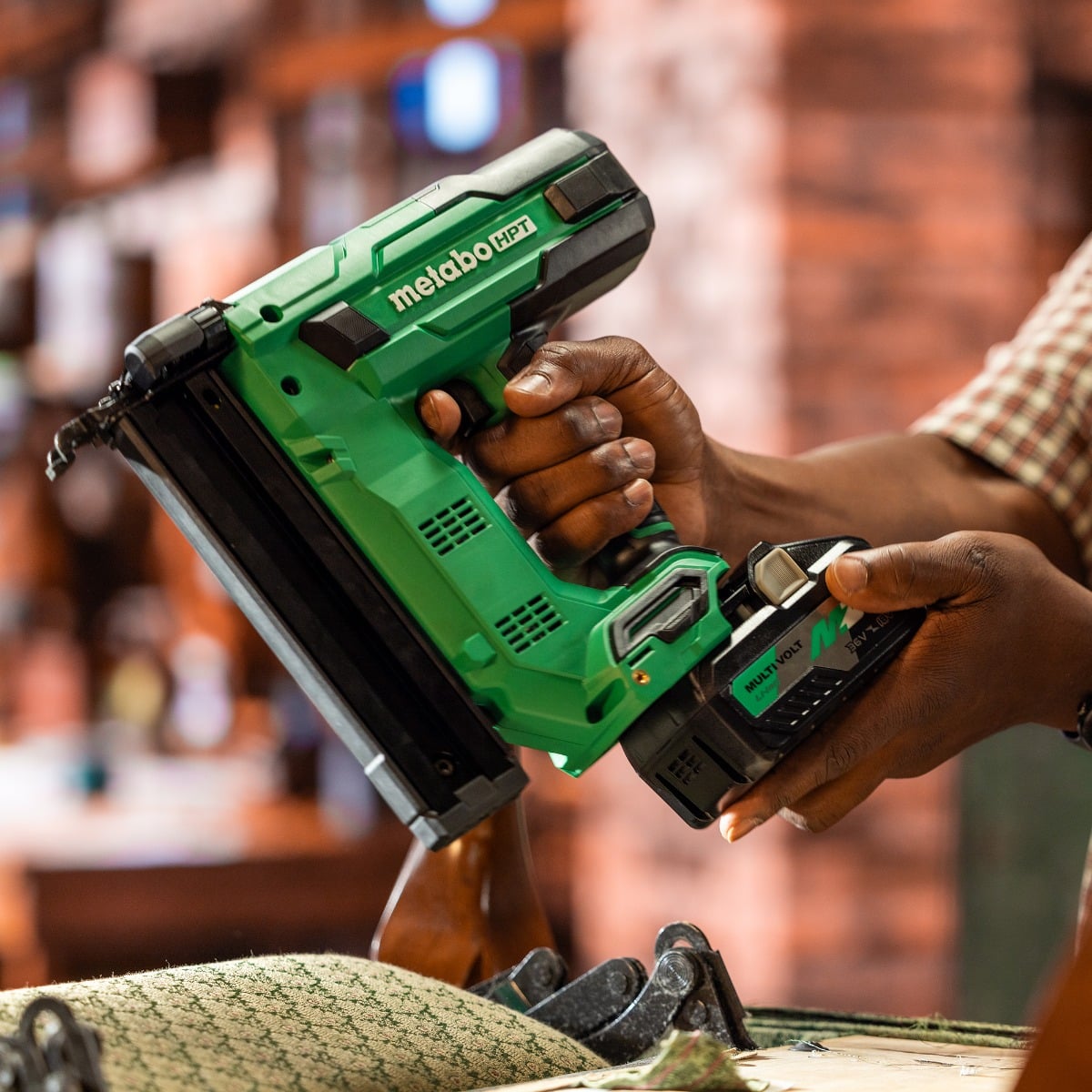 Metabo HPT N1804DBM 18V MultiVolt 18Ga Narrow Crown Stapler Kit w/ battery
