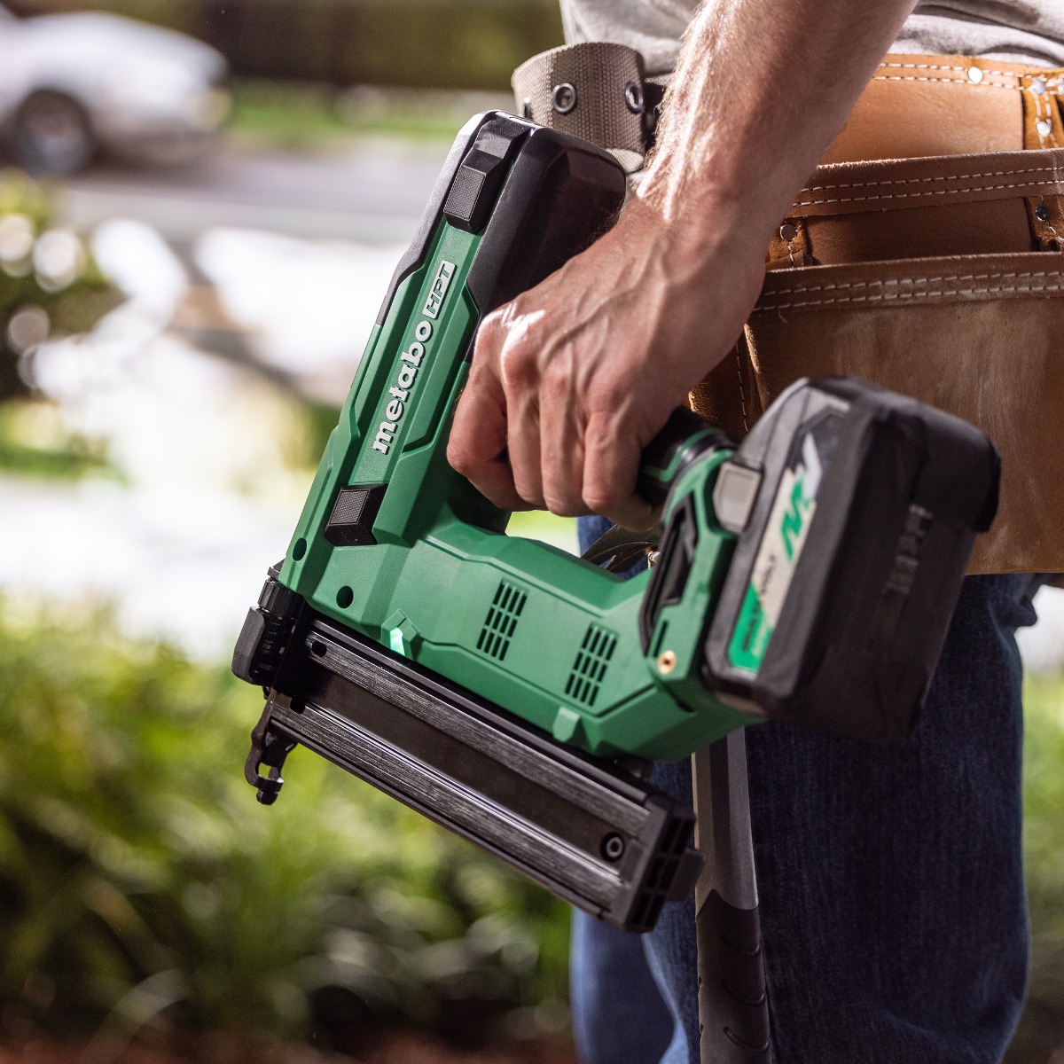 Metabo HPT N1804DBM 18V MultiVolt 18Ga Narrow Crown Stapler Kit professional use