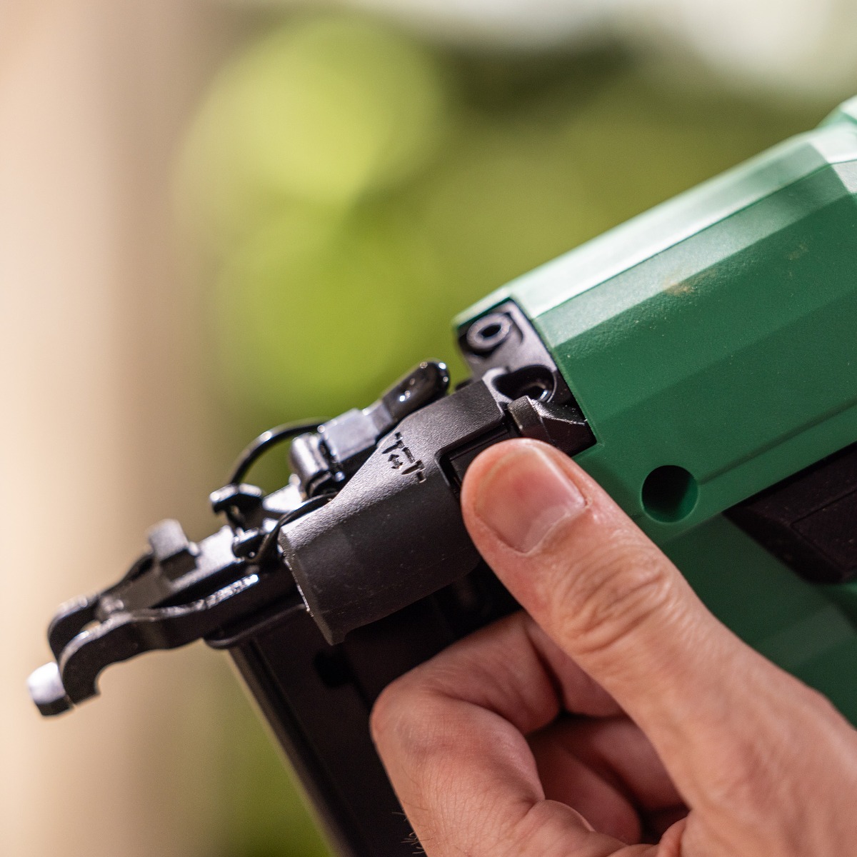 Metabo HPT N1804DBM 18V MultiVolt 18Ga Narrow Crown Stapler in use 2